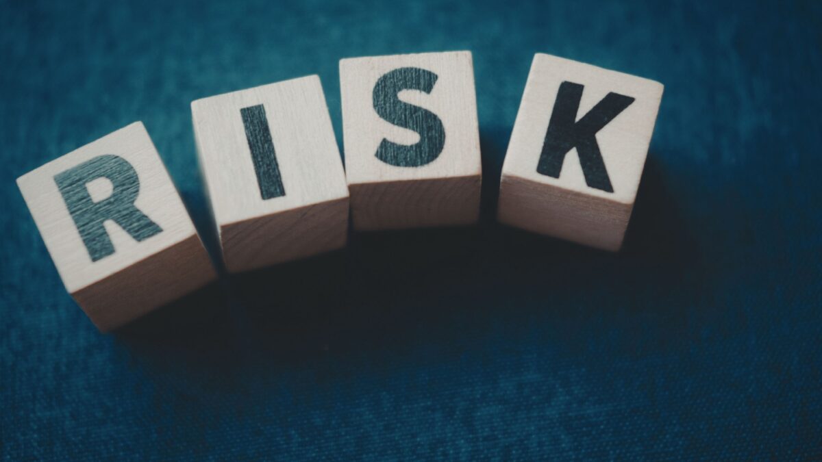 美容クリニックが潰れるとき——倒産事例から読む経営リスクの本質